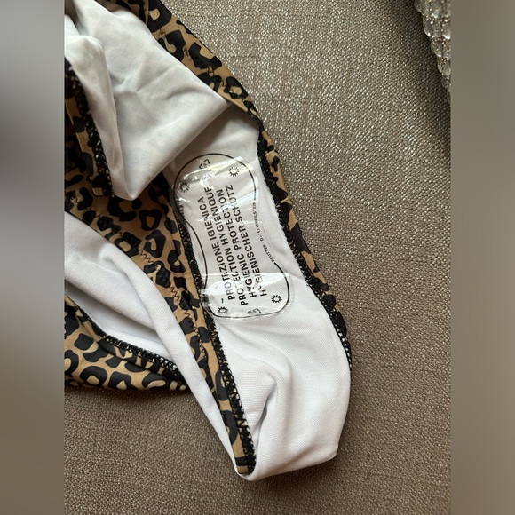 NEW Leopard Swimsuit - Size Medium - Picture 6 of 9